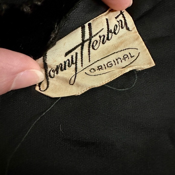 1950s Vintage Black Velvet Circle Skirt Dress - Picture 10 of 15